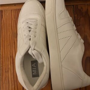 MIA Women’s Classic White Sneakers 7.5